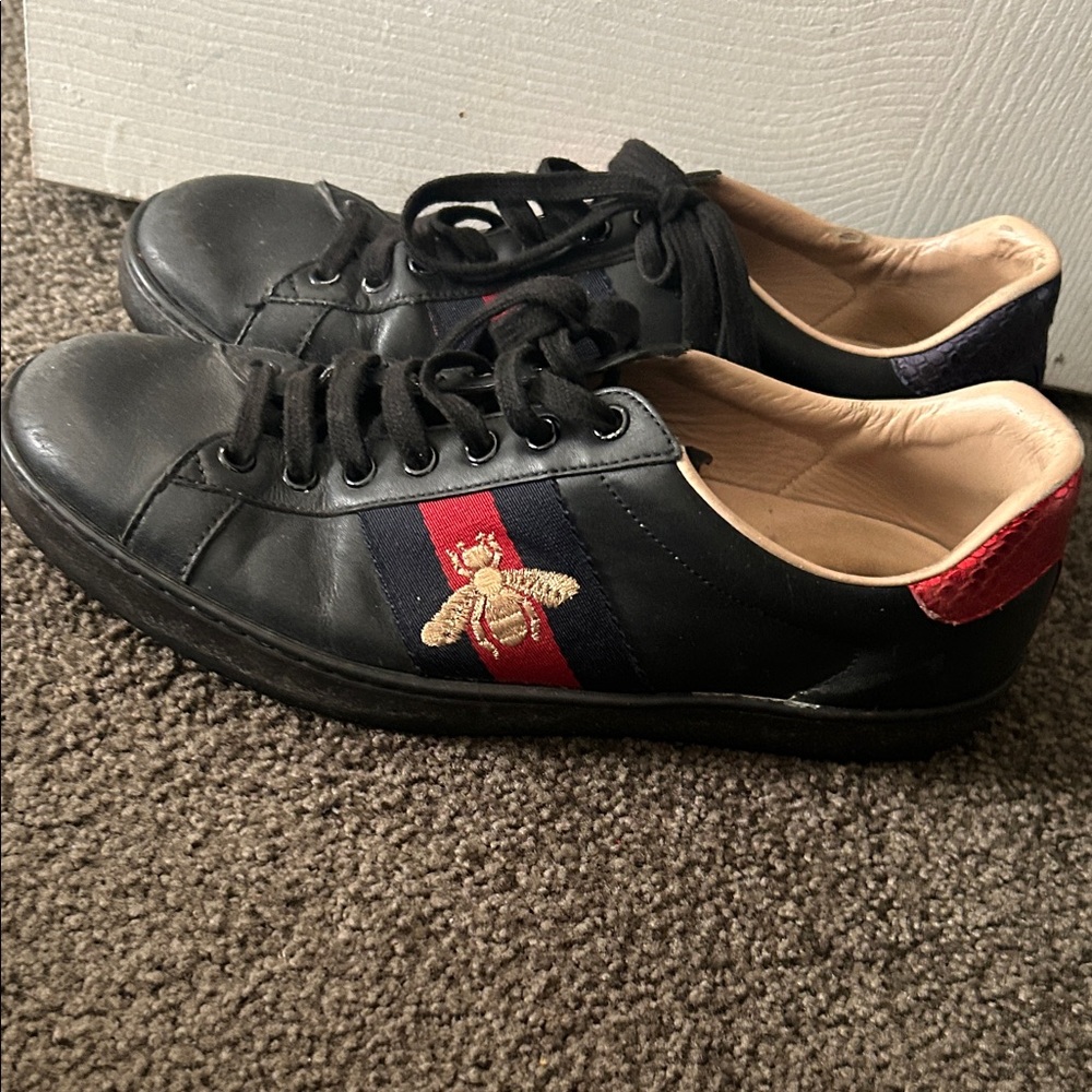 Gucci Black Leather Men's Shoes with Embroidered Bee